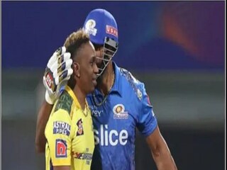Kierron Pollard kisses Dwayen Bravo during IPL 2022 match - (IPL Instagram) Kierron Pollard kisses Dwayen Bravo during IPL 2022 match - (IPL Instagram)