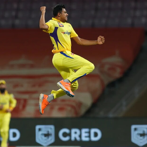 আইপিএলে একটানা হারে দেওয়ালে পিঠ ঠেকে গিয়েছিল সিএসকের। এদিনের জয় যেন আবার পুরনো সিএসকে-কে ফিরিয়ে আনল। 