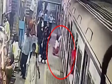 সিসিটিভি ভিডিও ঘিরে সোশ্যাল মিডিয়ায় ঝড়