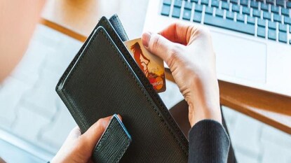 Money Tips: personal loans or credit cards - Photo-Representative Money Tips: personal loans or credit cards - Photo-Representative