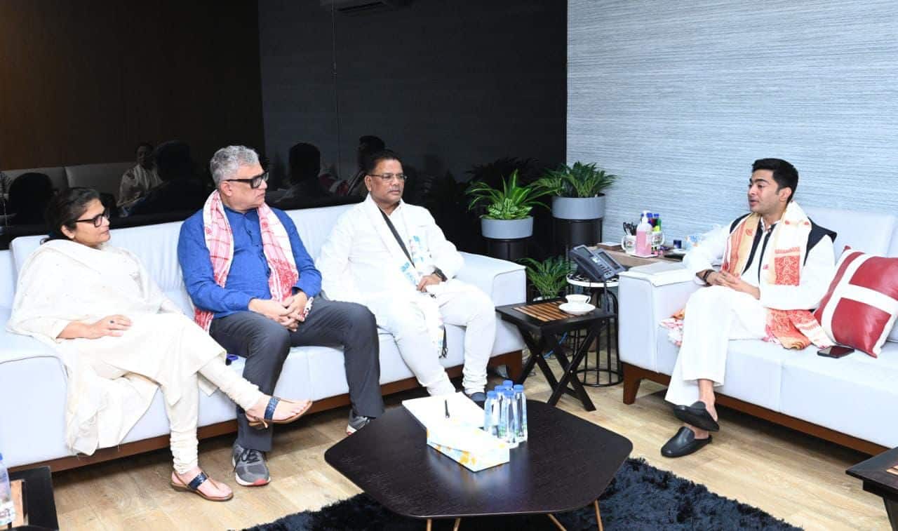 অভিষেক বন্দ্যোপাধ্যায়ের হাত ধরে তৃণমূলে যোগ দিলেন রিপুণ বোরা