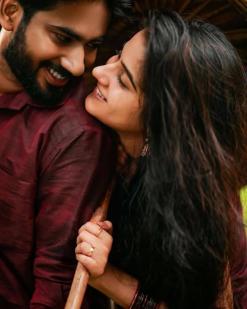 নিরাপদ এবং সম্মান বোধ আপনি আপনার সঙ্গীকে অনেক ভালোবাসেন কিন্তু তাঁকে যথেষ্ট সম্মান করেন না। এটা করা একেবারেই ঠিক নয়। ভালোবাসার পাশাপাশি সম্মানও জরুরি। আপনার ভাল আচরণের মাধ্যমে আপনার সঙ্গীকে নিরাপদ এবং সম্মানিত বোধ করান।