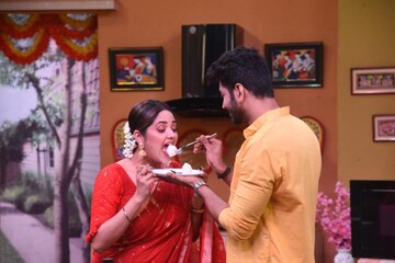 নববর্ষের আগে বিশেষ রান্না নিয়ে হাজির তারকা দম্পতি ওম-মিমি! শেখালেন এক মজাদার পদ
