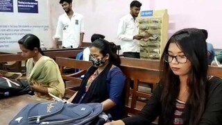 পড়ুয়াদের বইমুখী করতে দারুণ উদ্যোগ জেলার এই কলেজে