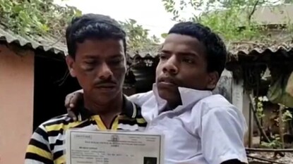 কোমর থেকে পা পুরোটাই অচল! প্রতিবন্ধকতাকে দূরে ঠেলে চাকরির স্বপ্ন দেখে উচ্চমাধ্যমিক পরীক্ষার্থী মুজিবুর কোমর থেকে পা পুরোটাই অচল! প্রতিবন্ধকতাকে দূরে ঠেলে চাকরির স্বপ্ন দেখে উচ্চমাধ্যমিক পরীক্ষার্থী মুজিবুর