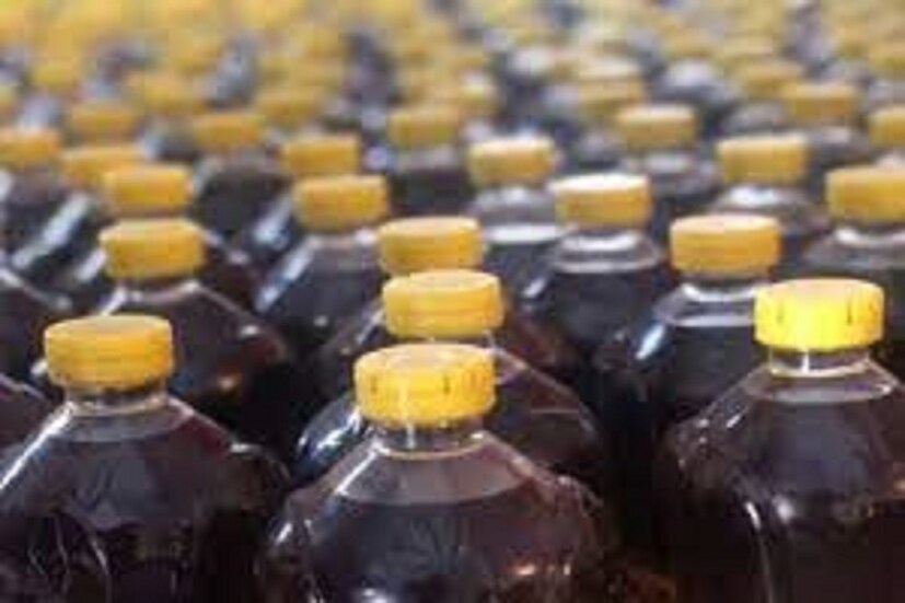 বিদেশের বাজারে ভোজ্য তেলের দাম (Price of Cooking Oil) বৃদ্ধি দেখা দিচ্ছে দিনের পর দিন ৷ দিল্লির বাজারে তেল ও তৈলবীজের দাম সস্তা হয়েছে ৷ প্রতীকী ছবি ৷