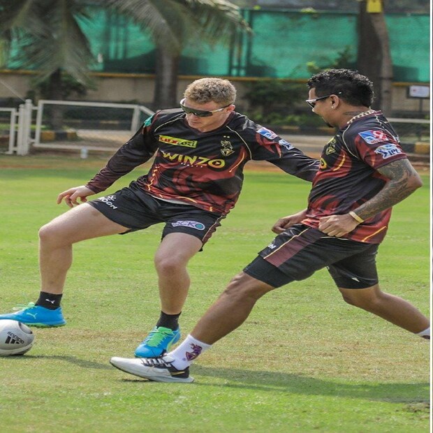 ইংল্যান্ডের উইকেটরক্ষক ব্যাটসম্যান স্যাম বিলিংস অনুশীলনে দুর্দান্ত ফুটবল খেলেন। ব্যাট হাতেও রান করার ক্ষমতা আছে। কিন্তু তার প্রধান সমস্যা ধারাবাহিকতার অভাব