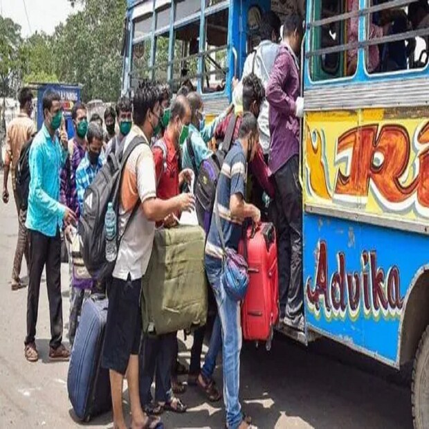 যদিও এর আগে রাজ্যের পরিবহণ মন্ত্রী ফিরহাদ হাকিম বাস মালিকদের সঙ্গে বৈঠকে পরিষ্কার করে দিয়েছিলেন, বাসে ফেয়ার চার্ট ঝোলাতেই হবে। বাসের ভাড়া যথাযথ নিতে হবে। অতিরিক্ত ভাড়া নেওয়া যাবে না। একই সঙ্গে পরিবহণ মন্ত্রী স্পষ্ট করে দিয়েছিলেন, যাত্রীদের অভিযোগ জানানোর সরাসরি ব্যবস্থা থাকবে৷ প্রতিটি বাস স্ট্যান্ডে থাকবে অভিযোগ জানানোর জন্যে কমপ্লেইন বক্স। সেগুলি রুট ম্যানেজার বা টাইম কালেক্টর মারফত সংগ্রহ করতে চায় পরিবহণ দফতর। যদিও রাজ্যের প্রস্তাব মানতে রাজি নয় বাস মালিকদের একাংশ।