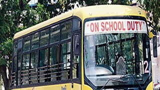 স্কুল বাসের রং হলুদ কেন?
রঙের জগতে, প্রতিটি রঙের নিজস্ব বিশেষ স্পন্দন রয়েছে। এই ভিত্তিতে রং দেখা হয়। রাস্তায় চলাচলকারী যানবাহনে শুধু স্কুল বাসই হলুদ নয়, আপনি নিশ্চয়ই দেখেছেন যে বেশিরভাগ ট্যাক্সি এবং অটোও হলুদ রঙের। জেনে রাখুন, রঙের Vibgyor হল সাতটি রঙের সংমিশ্রণ, যার মধ্যে রয়েছে বেগুনি, আকাশি, নীল, সবুজ, হলুদ, কমলা এবং লাল।