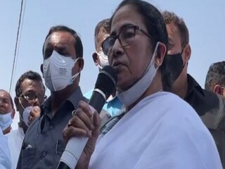 মমতার নিশানায় ডিএসপি