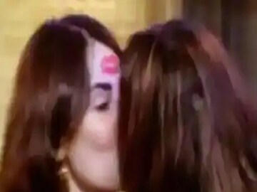 Lip Lock Video