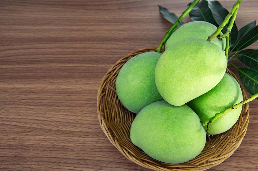 আসলে আম ভীষণই সুস্বাদু এবং রসালো ফল, যা শুধুমাত্র গ্রীষ্মকালেই পাওয়া যায় এবং অন্যান্য মরসুমে এটি খুব একটা পাওয়া যায় না। তাই আম বোধহয় সকলেরই প্রিয়। আম খেলে ওজন বাড়ে না-কমে, এই নিয়ে একটি গবেষণা হয়েছিল। তাতে ২৭ জন অংশগ্রহণকারীকে ১২ সপ্তাহ ধরে প্রতিদিন ১০০ ক্যালোরির আম খাওয়ানো হয়।