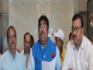 বাগানে বিতণ্ডা