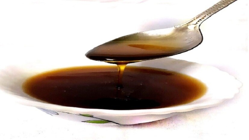 কিন্তু ঝোলাগুড় ভালো লাগলেও একথা কে না জানে যে নলেন গুড়ের খ্যাতি বিশ্বব্যাপী! শীতকালের জন্য বাঙালির সারা বছর হাপিত্যেশ করে থাকার একটা বড় কারণ হল এই নলেন গুড়। সোনালি রঙের পাতলা গুড়, আহা তার যা স্বাদ আর তেমনি সুমধুর গন্ধ। এর জন্য বাঙালি অনেক কিছু করে ফেলতেও রাজি হয়ে যেতে পারে।