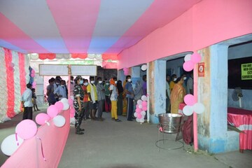 উপনির্বাচনে আসানসোল লোকসভা কেন্দ্রে দেখা গেল পিঙ্ক পোলিং বুথ উপনির্বাচনে আসানসোল লোকসভা কেন্দ্রে দেখা গেল পিঙ্ক পোলিং বুথ