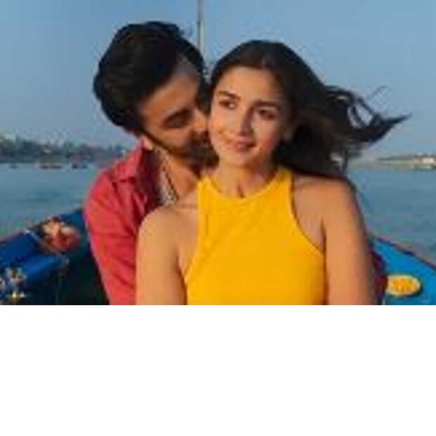 এই প্রথম রণবীর-আলিয়ার রোম্যান্স প্রকাশ্যে! বিয়ের আগেই রালিয়ার রসায়ন ভাইরাল