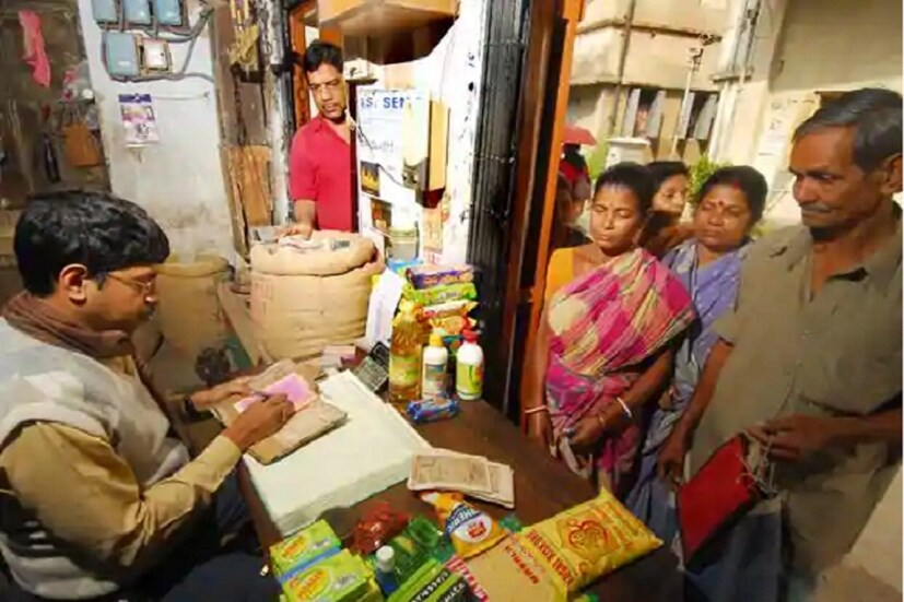 বর্তমানে ডিজিটালাইজেশনের দিকে ঝুঁকছে গোটা বিশ্ব। পিছিয়ে নেই ভারতও। সেই বিষয়টি অনুধাবন করতে পেরে ডিজিটাল রেশন কার্ড চালু করে পশ্চিমবঙ্গ সরকার। আধার কার্ড এবং প্যান কার্ডের পাশাপাশি ডিজিটাল রেশন কার্ডের প্রয়োজনীয়তা ইদানীং বেড়েছে। এবার সেই ডিজিটাল রেশন কার্ড নিয়ে নতুন নির্দেশিকা জারি করল রাজ্যের খাদ্য দফতর।