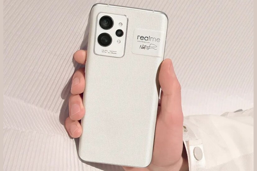 Realme GT 2 Pro - সংস্থার নতুন ফোন Realme GT 2 Pro ভারতে লঞ্চ করা হতে চলেছে ৭ এপ্রিল। Realme GT 2 Pro ফোনে রয়েছে স্ন্যাপড্রাগন ৮ জেন ১ চিপসেট (Snapdragon 8 Gen 1 Chipset)। এ ছাড়াও Realme GT 2 Pro ফোনে রয়েছে ২K অ্যামোলেড ডিসপ্লে। Realme GT 2 Pro ফোনে রয়েছে ট্রিপল রিয়ার ক্যামেরা, দু’টি ৫০ মেগাপিক্সেলের সেন্সর এবং ২ মেগাপিক্সলে সেন্সর।