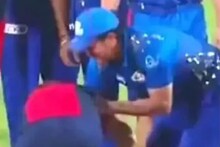 বিশ্বের সেরা ফিল্ডার হত্যে দিয়ে পড়লেন সচিন তেন্ডুলকরের পায়ে! লাখ টাকার ভিডিও
