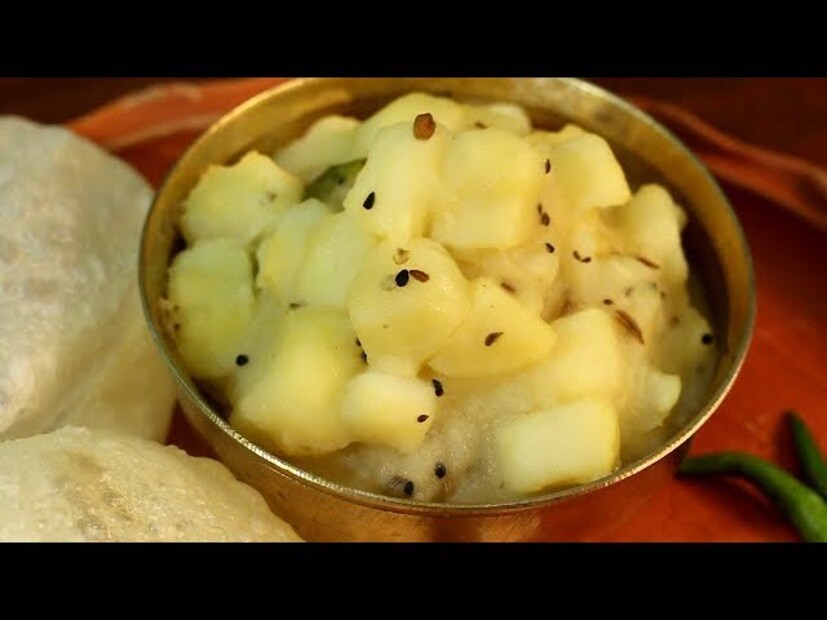 লুচির দোসর সাদা আলুর তরকারি: আজকাল মানুষ বড় ব্যস্ত আর ব্রেকফাস্টে বেশির ভাগ ক্ষেত্রেই স্বাস্থ্যসম্মত খাবার খেতেই পছন্দ করেন অনেকে। কিন্তু ব্যস্ততার ভিড়ে মনের কোণে উঁকি মারে রবিবারের ছুটির সকালগুলো। সেই লুচির গন্ধ মনে এলেই একছুট্টে আবার ফিরে যেতে ইচ্ছে করে সেই ছোটবেলায়। তাই উৎসবের দিনে বেশি না-ভেবে ব্রেকফাস্টে হয়ে যাক গরম গরম ফুলকো লুচি। ঘিয়ে ভাজা ফুলকো ফুলকো লুচির সঙ্গে দোসর হোক সাদা আলুর তরকারি। শেষ পাতে বোঁদে হলে কেমন হয়?