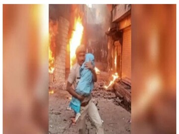 পুলিশ যখন ত্রাতা 