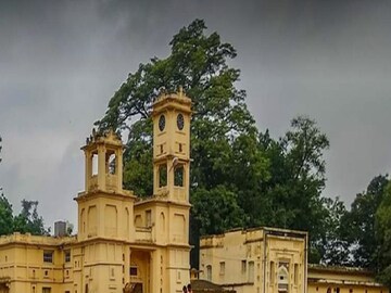 বিশ্বভারতীতে বিতর্ক
