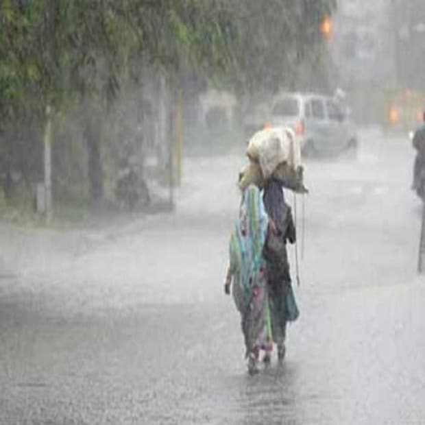 উত্তরবঙ্গে হালকা বৃষ্টি চলবে। দার্জিলিং, কালিম্পং, আলিপুরদুয়ার, কোচবিহার ও জলপাইগুড়ি এই পাঁচ জেলায় বজ্রবিদ্যুৎ-সহ বিক্ষিপ্তভাবে হালকা বৃষ্টি চলবে। আগামী ৪৮ ঘণ্টায় বৃষ্টি কিছুটা কম হলেও তারপর থেকে বাড়বে বৃষ্টির পরিমাণ। 
