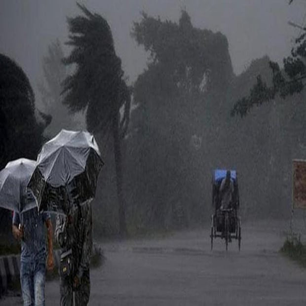 ১৭ তারিখ পর্যন্ত ভারী থেকে অতি ভারী বৃষ্টির সম্ভাবনা অসম মেঘালয় এবং অরুণাচল প্রদেশে। বজ্রবিদ্যুৎ সহ হালকা মাঝারি বৃষ্টি বিহার ঝাড়খন্ড  ওড়িশা এবং গাঙ্গেয় পশ্চিমবঙ্গে। আজ থেকে বৃহস্পতিবার পর্যন্ত মধ্যপ্রদেশ ছত্রিশগড় ভারী বৃষ্টির সম্ভাবনা।