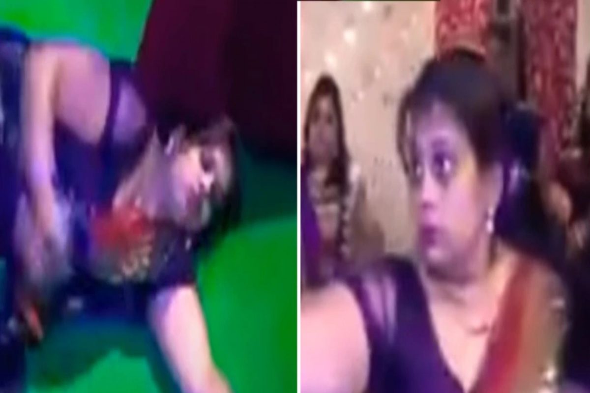 Viral Video: নেশায় বুঁদ কাকিমা! 'দো ঘুঁট মুঝে ভি পিলাদে শরাবি' গানে নেচে কাঁপালেন বিয়েবাড়ি