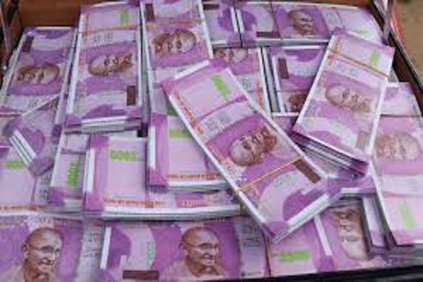 ফলত আগামী বেতন কমিশন (Pay Commission) পর্যন্ত কোনও রকমের সম্ভাবনা নেই ৷ পরবর্তী বেতন কমিশনের অনুমোদন হবে সেটিও পরিষ্কার নয় ৷ কেন্দ্রের একটি প্রচেষ্টা রয়েছে যে সময় সময়ে কর্মীদের বেতন কীভাবে বাড়ানো যায় সেই বিষয় নিয়েই ভাবনাচিন্তা চলছে ৷ প্রতীকী ছবি ৷