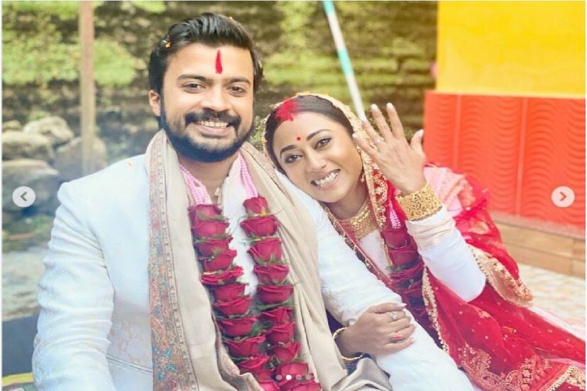 চার মাস আগেই গোপনে বিয়ে সেরেছেন টালিগঞ্জের দুই জনপ্রিয় অভিনেতা প্রান্তিক বন্দ্যোপাধ্যায় ও অঙ্কিতা চক্রবর্তী। তখন কাকপক্ষিটিও টের পায়নি, এবার সামনে এল সেই খবর, বিয়ের কথা জানালেন মিঞা-বিবি দু'জনেই