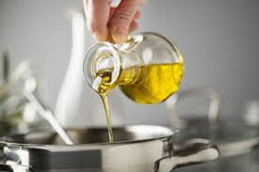 সয়াবিন তেল (Edible Oil Price) ডেলিভারি দিল্লি ১৬,০০০ টাকা ক্যুইণ্টাল প্রতি ও সয়াবিন তেলের দাম মিল ডেলিভারি (ইনদওর) ১৫,৭০০ টাকা ৷ প্রতীকী ছবি ৷ 