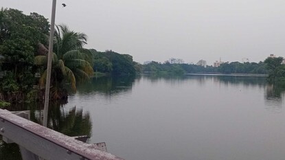 ঝড়ের পূর্বাভাস থাকার পরেও অনুমতি কী ভাবে? রোয়িং দুর্ঘটনায় উঠছে একাধিক প্রশ্ন ঝড়ের পূর্বাভাস থাকার পরেও অনুমতি কী ভাবে? রোয়িং দুর্ঘটনায় উঠছে একাধিক প্রশ্ন