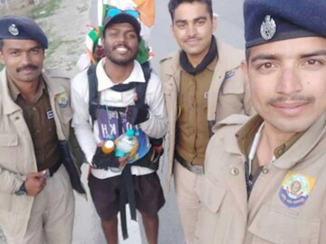 হাওড়া থেকে পায়ে হেঁটে লাদাখ গিয়ে নজির গড়লেন সিঙ্গুরের মিলন মাঝি