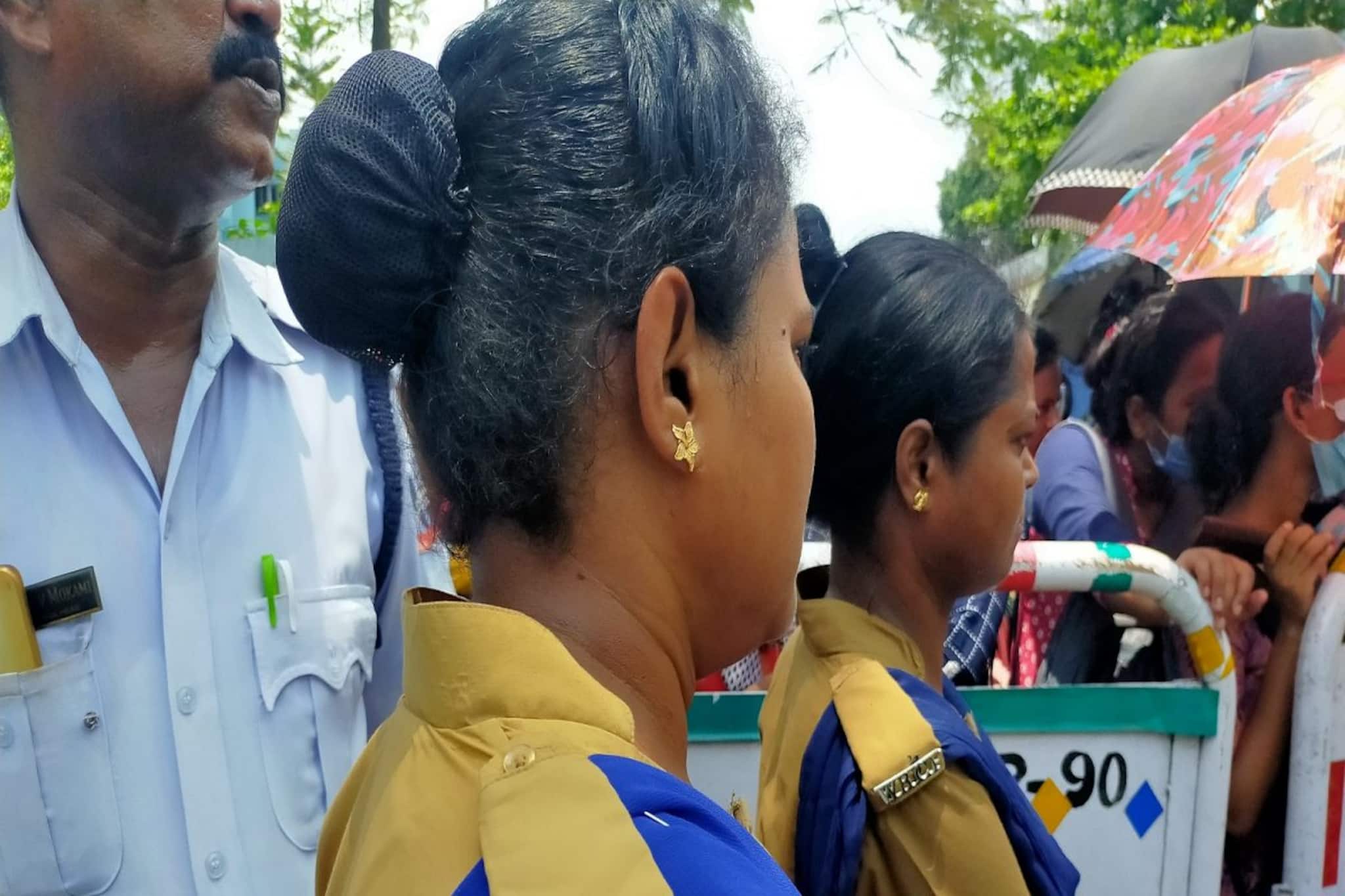 সিভিক ভলেন্টিয়ার না সিটি পুলিশ? পোশাকে 'WBCP' ব্যাজ নিয়ে বিতর্ক