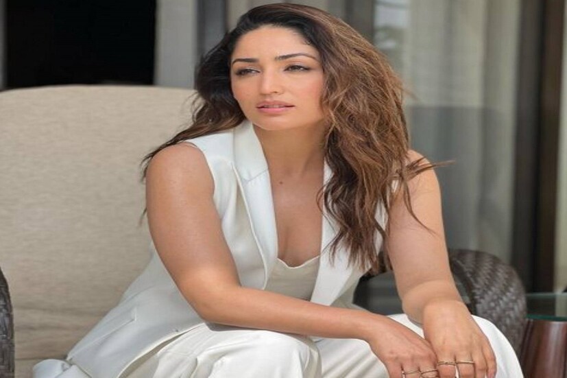 অভিনয়ের পাশাপাশি এবার ফ্যাশনেও বাজিমাত করছেন ইয়ামি গৌতম। সাদা কো-অর্ডে পাক্কা ফ্যাশনিস্তা নায়িকা। (Yami Gautam)