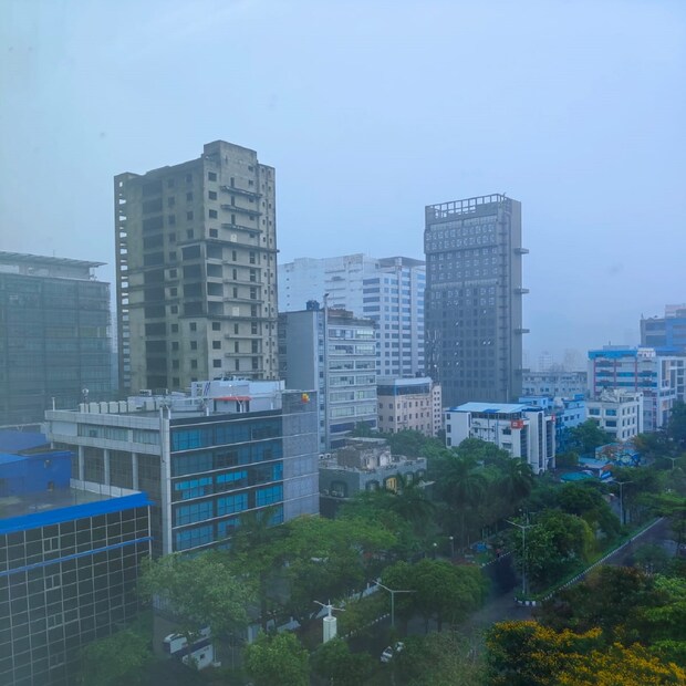 বজ্র-বিদ্যুৎ-সহ হালকা থেকে মাঝারি বৃষ্টির পূর্বাভাস নদিয়া ও মুর্শিদাবাদ জেলায় ৷ স্থানীয় বাসিন্দাদের নিরাপদ স্থানে থাকার জন্য সতর্ক করা হয়েছে ৷ Representative Image