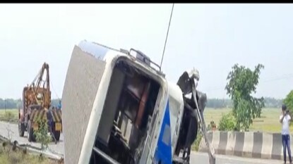 Massive bus accident nnear memari several injured Massive bus accident nnear memari several injured
