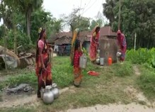 পুকুরের দূষিত জলই এখন গ্রামবাসীদের পানীয় জল! চরম দুর্ভোগে পাণ্ডুয়াবাসী পুকুরের দূষিত জলই এখন গ্রামবাসীদের পানীয় জল! চরম দুর্ভোগে পাণ্ডুয়াবাসী