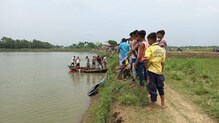 নৌকাবিহারে গিয়ে বিপত্তি! নৌকা উল্টে জলে ডুবে মৃত্যু দুই পড়ুয়ার নৌকাবিহারে গিয়ে বিপত্তি! নৌকা উল্টে জলে ডুবে মৃত্যু দুই পড়ুয়ার