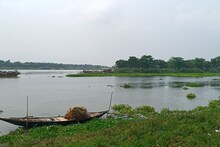 জানেন কি, গঙ্গা ও জলঙ্গী নদীর মিলনস্থলেও কেন মেশে না জলের রঙ? দেখুন ভিডিও