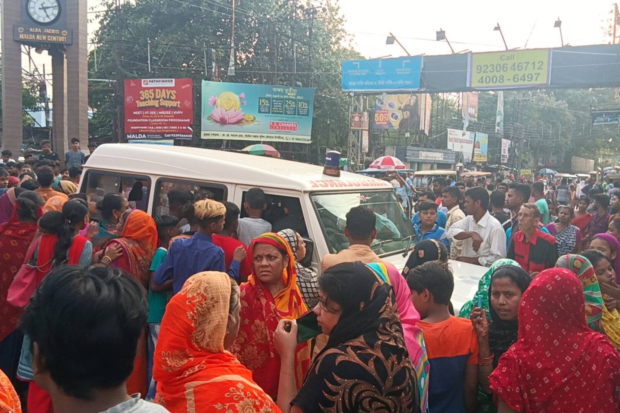 জুটেছিল চোর অপবাদ, তারপর মহানন্দার তীরে উদ্ধার তার ঝুলন্ত দেহ! ঘনাচ্ছে রহস্য