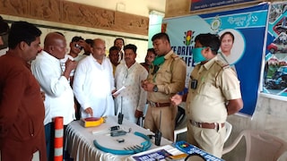 ট্রাফিক পুলিশের সচেতনতা শিবির ট্রাফিক পুলিশের সচেতনতা শিবির