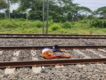 One railway officer of sealdah division died due to collision with railway inspection car