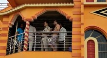 মাথায় আগ্নেয়াস্ত্র ঠেকিয়ে দুঃসাহসিক ডাকাতি