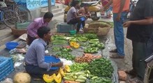 আলু দিয়ে মাছের ঝোল এখন অতীত! বাজারে হাত পুড়ছে মধ্যবিত্তের, হতাশ বিক্রেতারাও আলু দিয়ে মাছের ঝোল এখন অতীত! বাজারে হাত পুড়ছে মধ্যবিত্তের, হতাশ বিক্রেতারাও