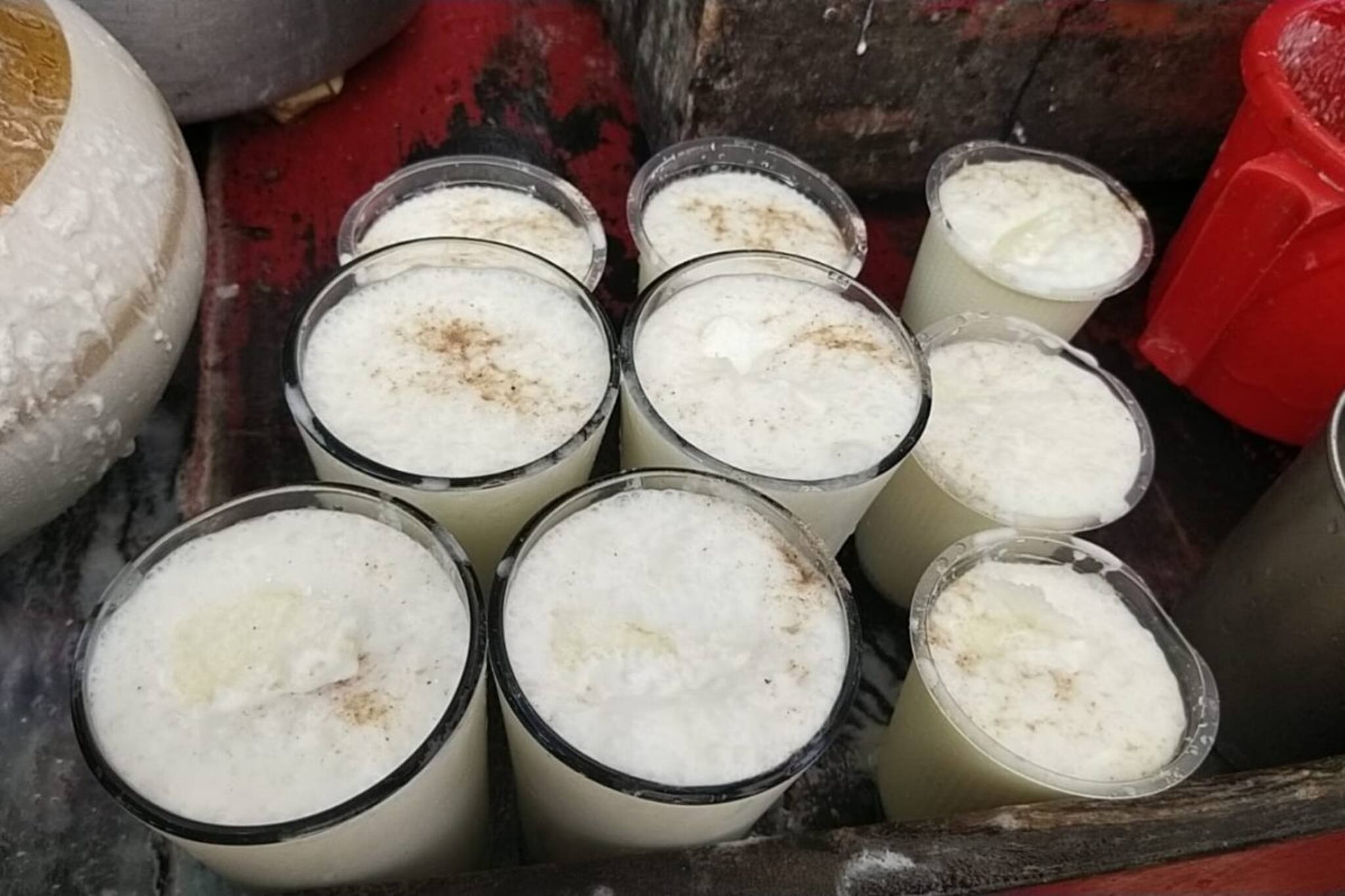 রাস্তায় বেড়িয়ে ঠান্ডা পানীয় খাচ্ছেন? সাবধান! লুকিয়ে আছে বিপদ!