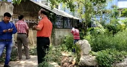 নতুন ভবন তৈরির জায়গা পরিদর্শন করছেন জেলাশাসক সহ স্বাস্থ্য দফতরের কর্তারা