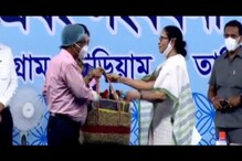 ডাইনি কুপ্রথা নিয়ে পিছিয়ে পড়া সম্প্রদায়কে বোঝাচ্ছেন চিকিৎসক ডাইনি কুপ্রথা নিয়ে পিছিয়ে পড়া সম্প্রদায়কে বোঝাচ্ছেন চিকিৎসক