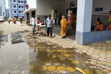 নোংরা জল জমে থাকছে ট্রমা কেয়ার ইউনিট এর সামনে নোংরা জল জমে থাকছে ট্রমা কেয়ার ইউনিট এর সামনে